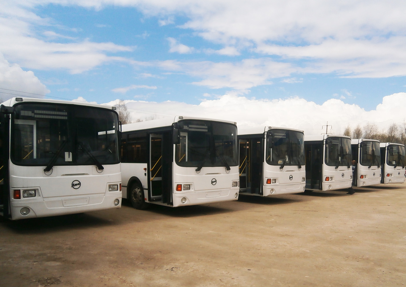 Группа компаний "ЯрКамп-Лизинг" передала в лизинг 12 автобусов ЛиАЗ 525653