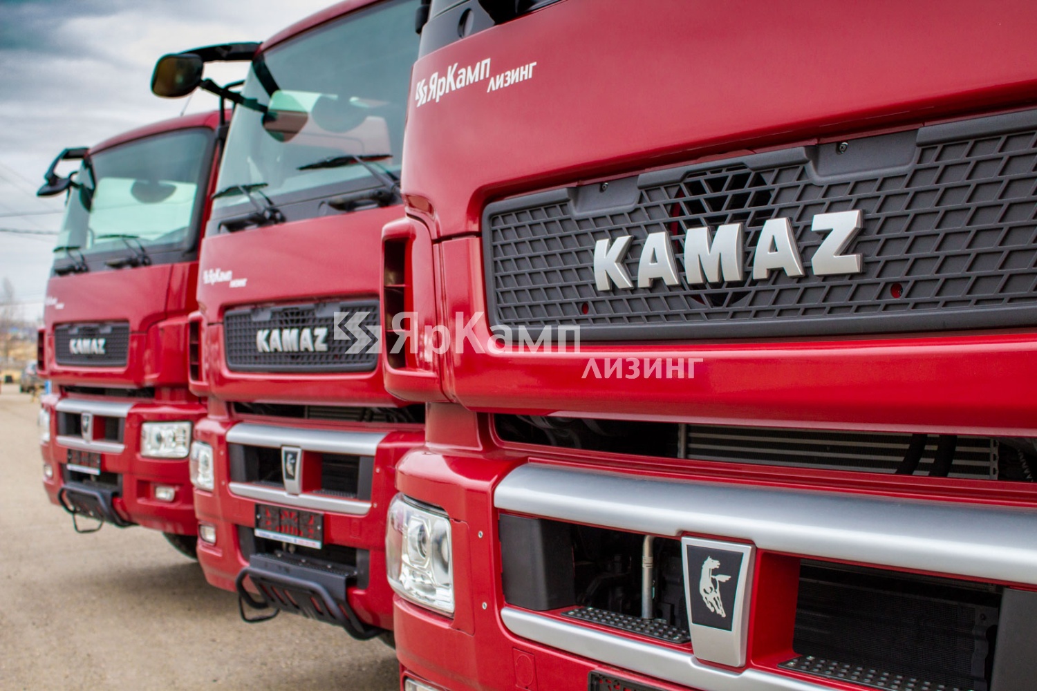 Произведена отгрузка 16 грузовых автомобилей КАМАЗ