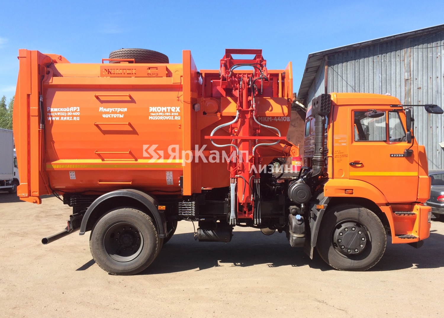 Группа компаний «ЯрКамп-Лизинг» передала в лизинг мусоровоз МКМ-44108 на шасси КАМАЗ 43255-R4 (4х4)