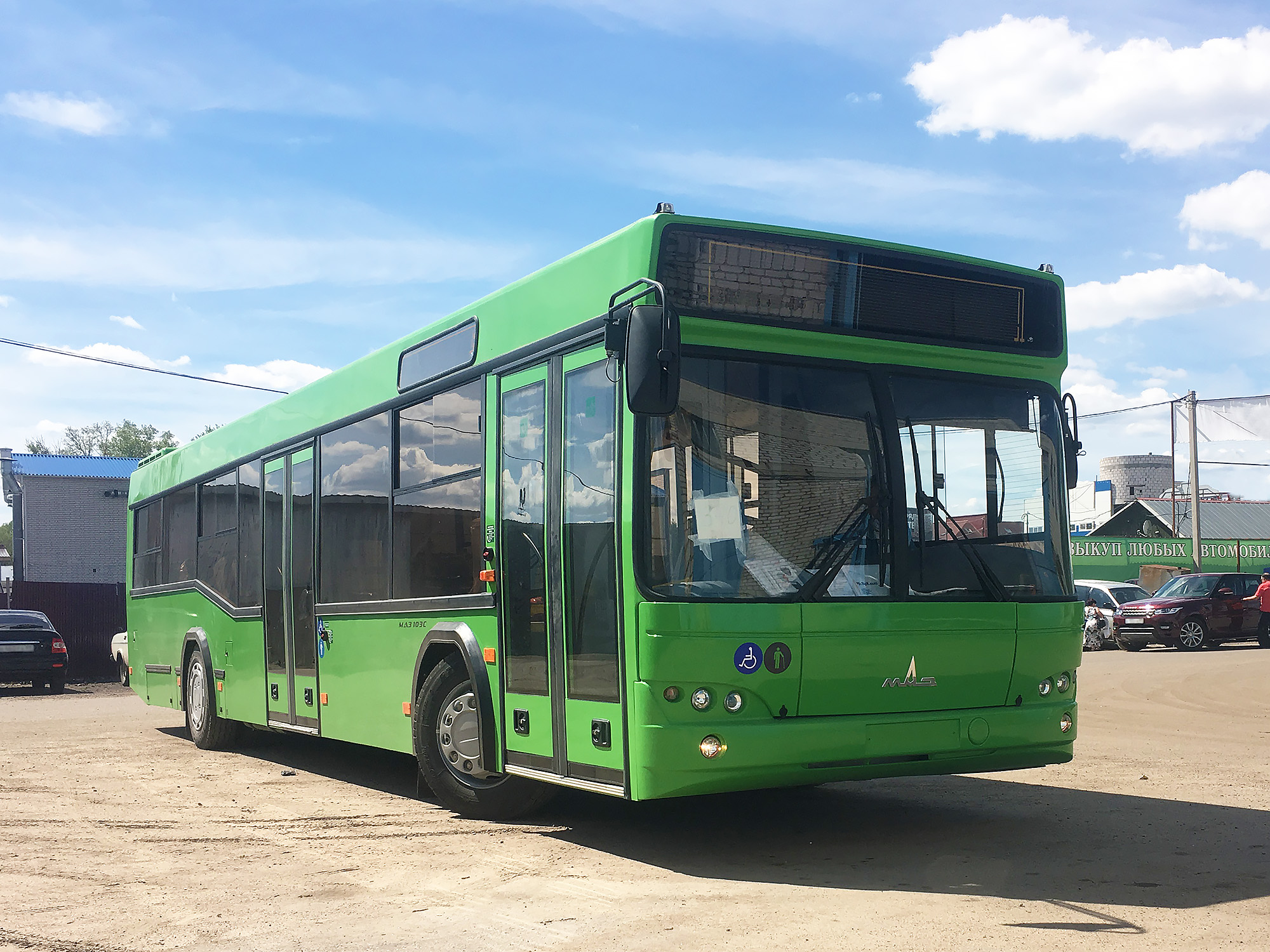 Пригородный низкопольный автобус МАЗ-103585 передан в лизинг