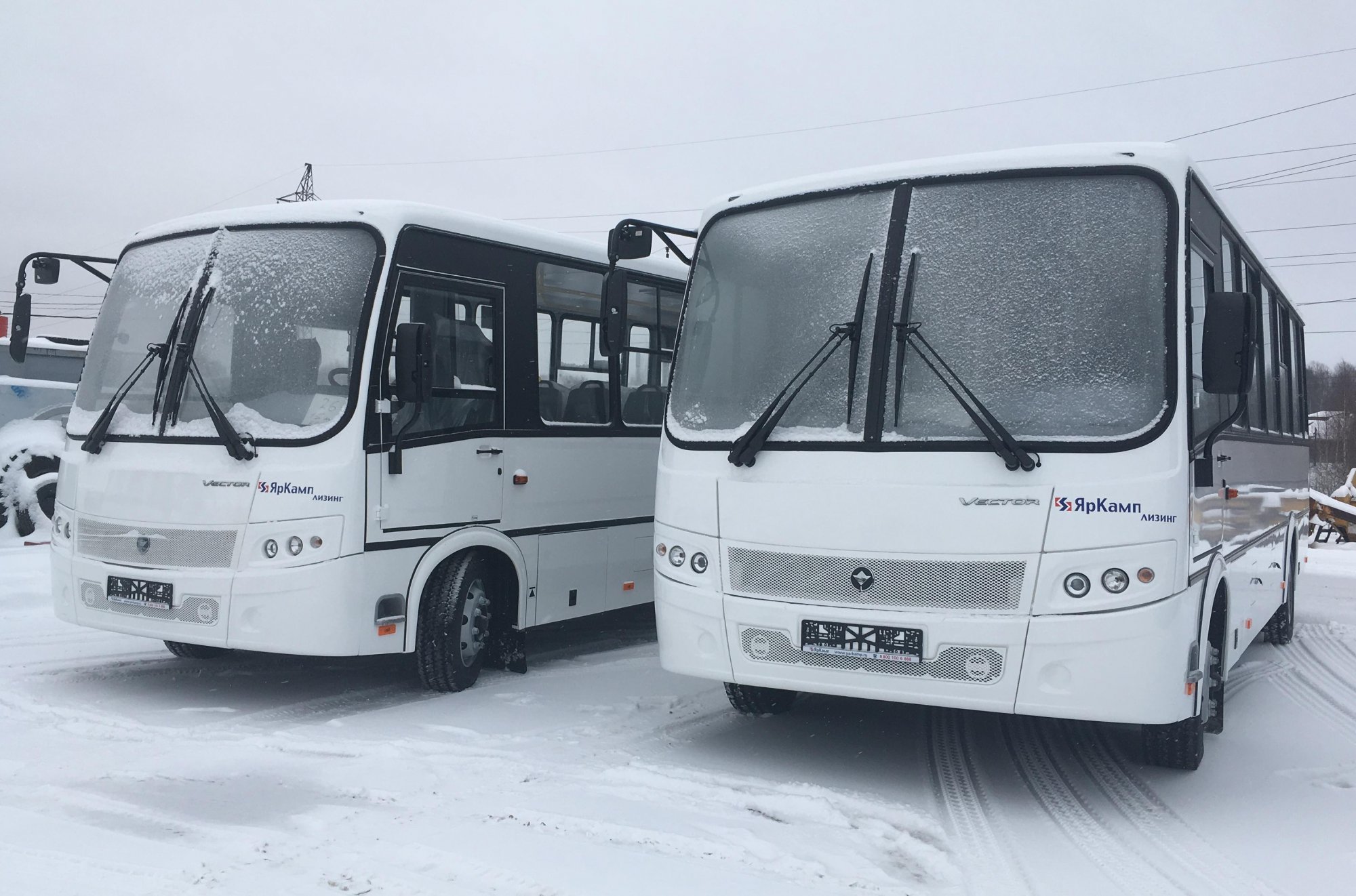 "ЯрКамп-Лизинг" произвел поставку на правах лизинга двух автобусов ПАЗ 320412-05  
