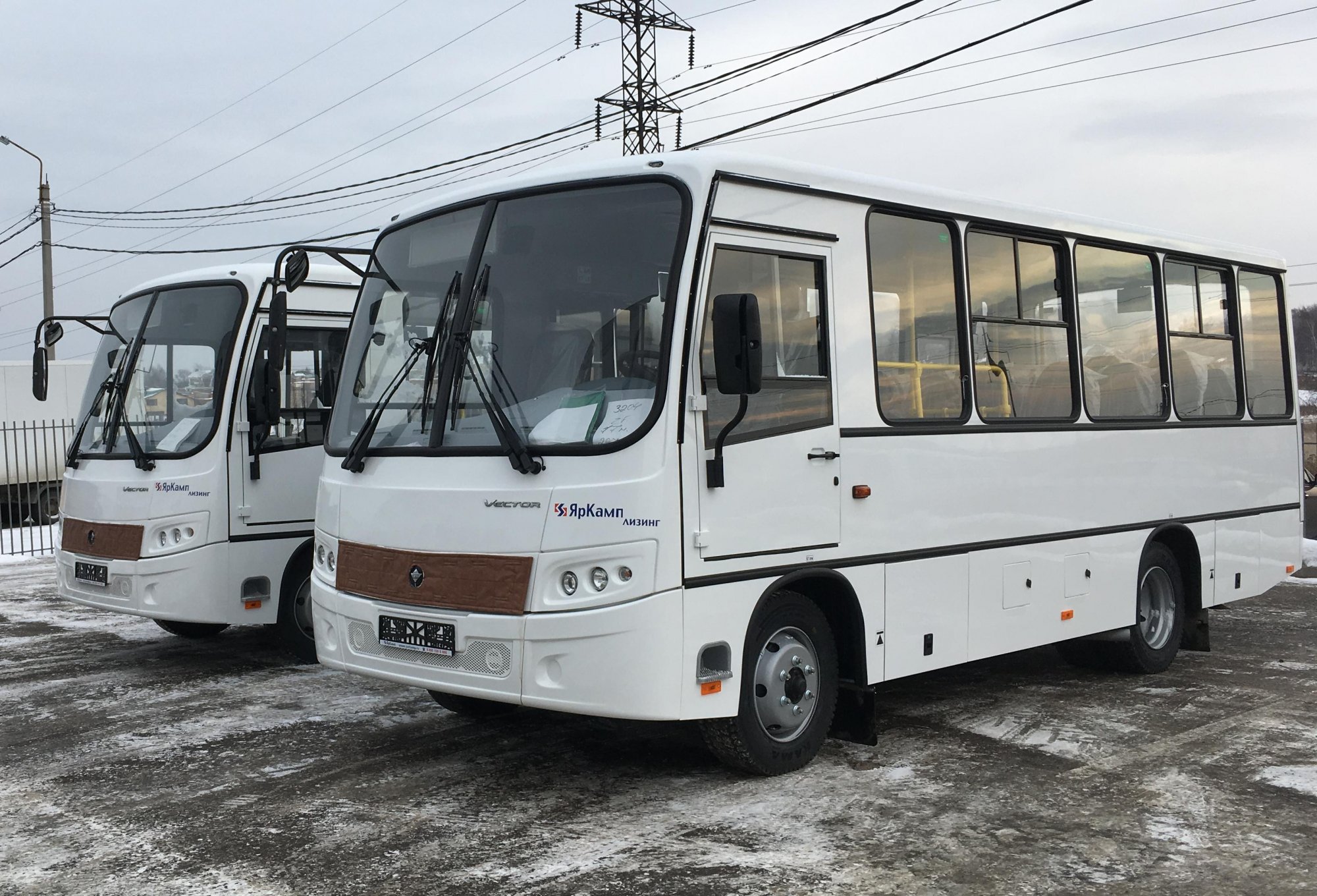 "ЯрКамп-Лизинг" осуществил поставку на правах финансовой аренды двух автобусов ПАЗ 320402-05 