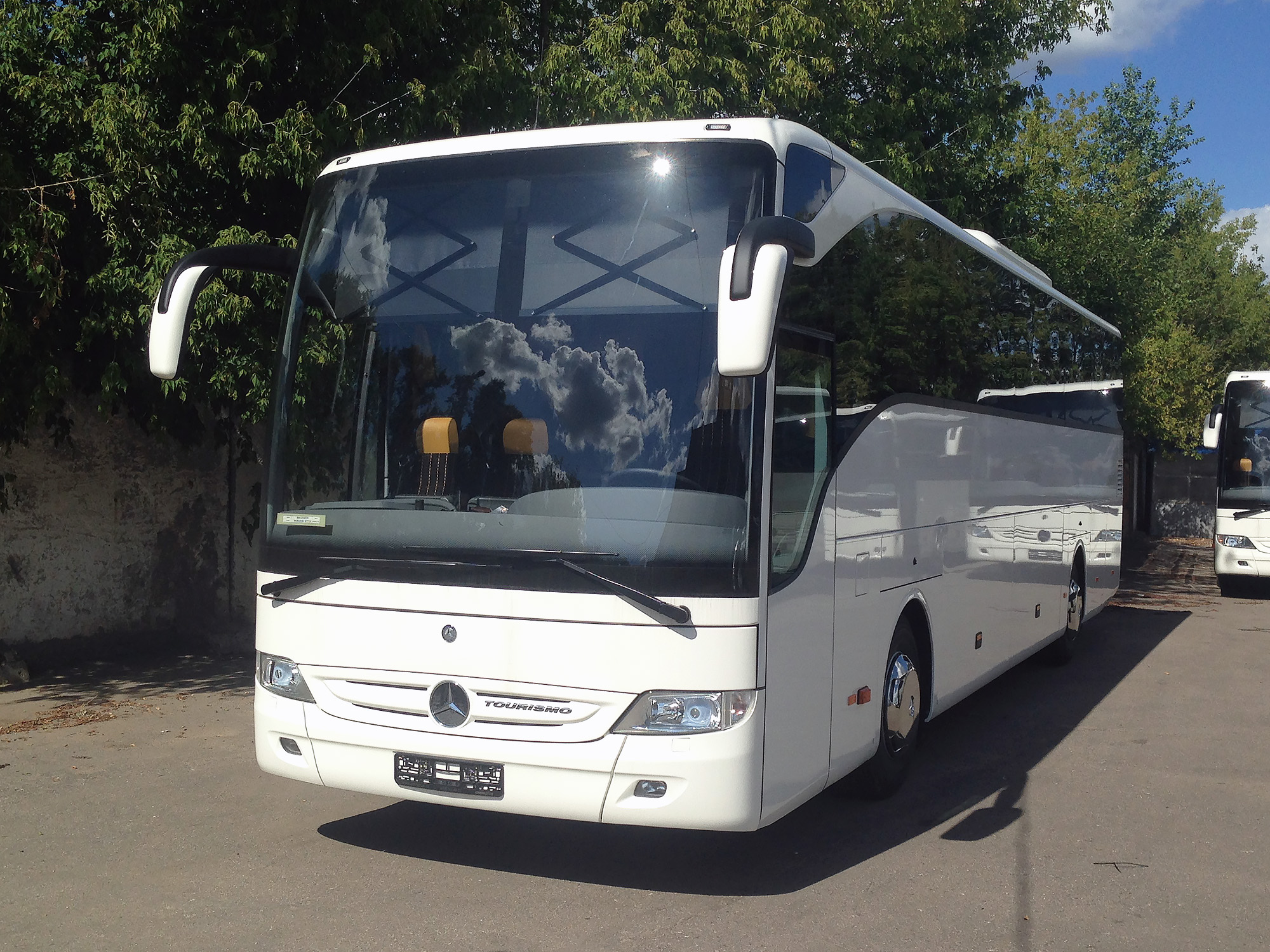 ЯрКамп-Лизинг передал в лизинг два автобуса MERCEDES-BENZ TOURISMO 15 RHD