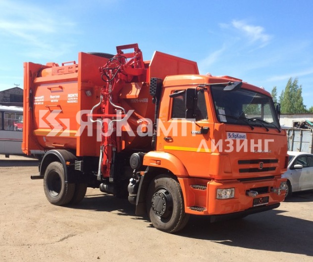 Группа компаний «ЯрКамп-Лизинг» передала в лизинг мусоровоз МКМ-44108 на шасси КАМАЗ 43255-R4 (4х4)
