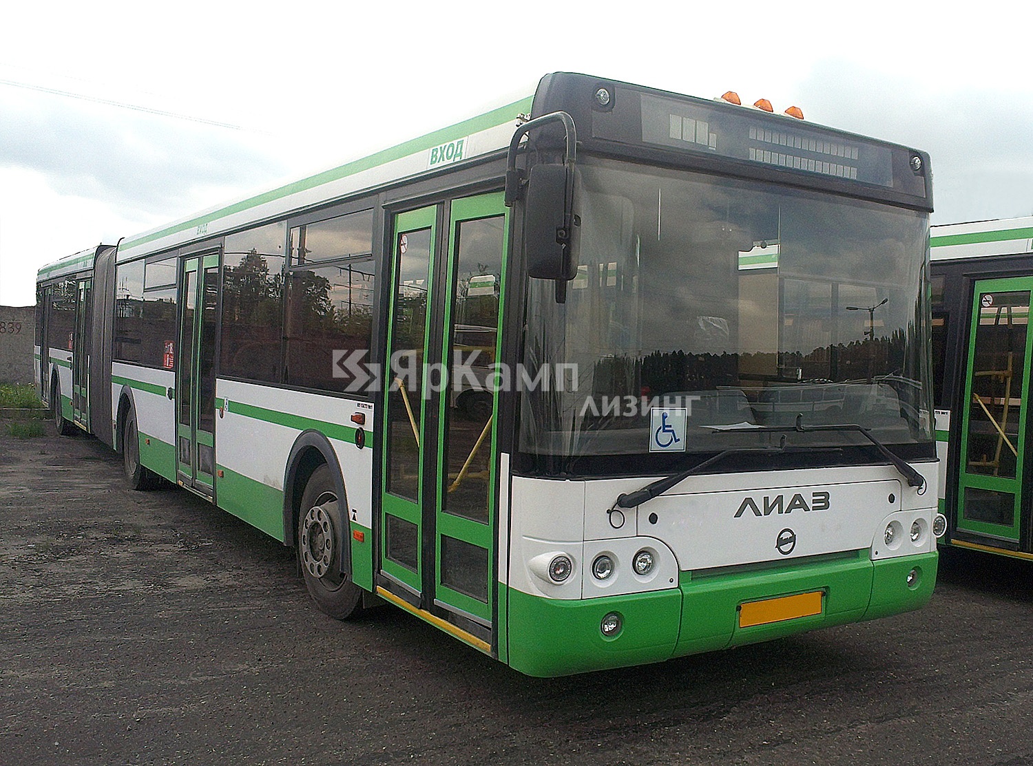 "ЯрКамп-Лизинг" произвел передачу в лизинг 5 автобусов особо большого класса ЛиАЗ 6213.21