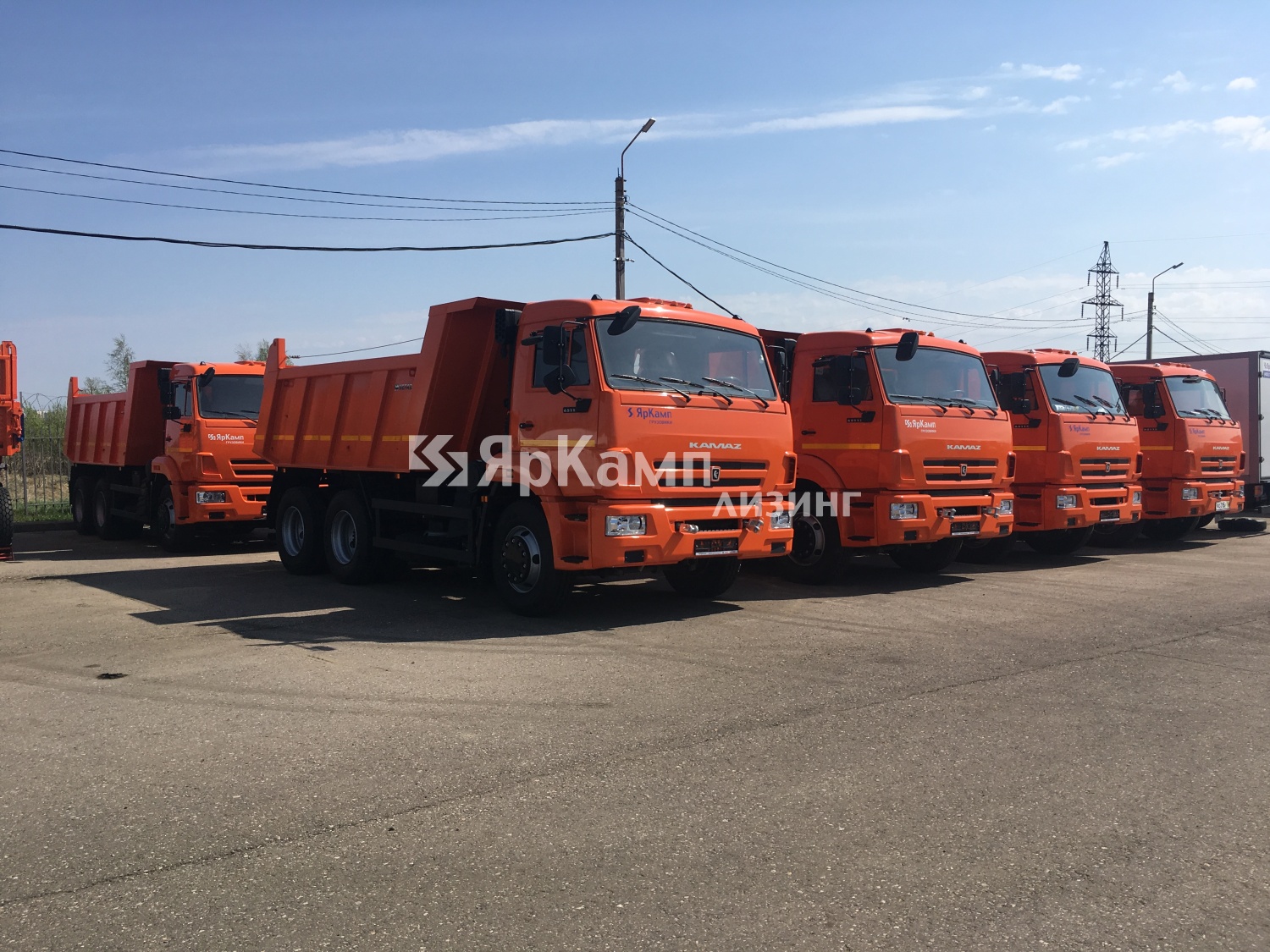 Осуществлена поставка четырнадцати самосвалов КАМАЗ 65115-L4 на условиях финансовой аренды