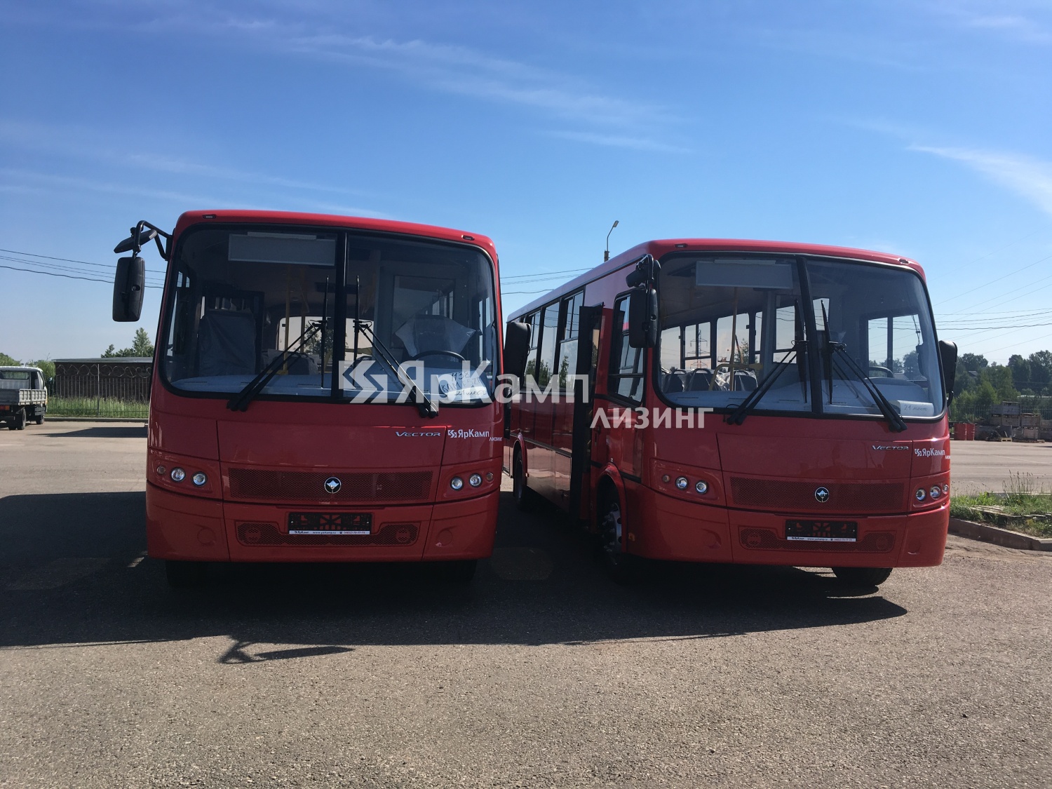 "ЯрКамп-Лизинг" осуществил отгрузку на правах финансовой аренды двух автобусов ПАЗ Vector