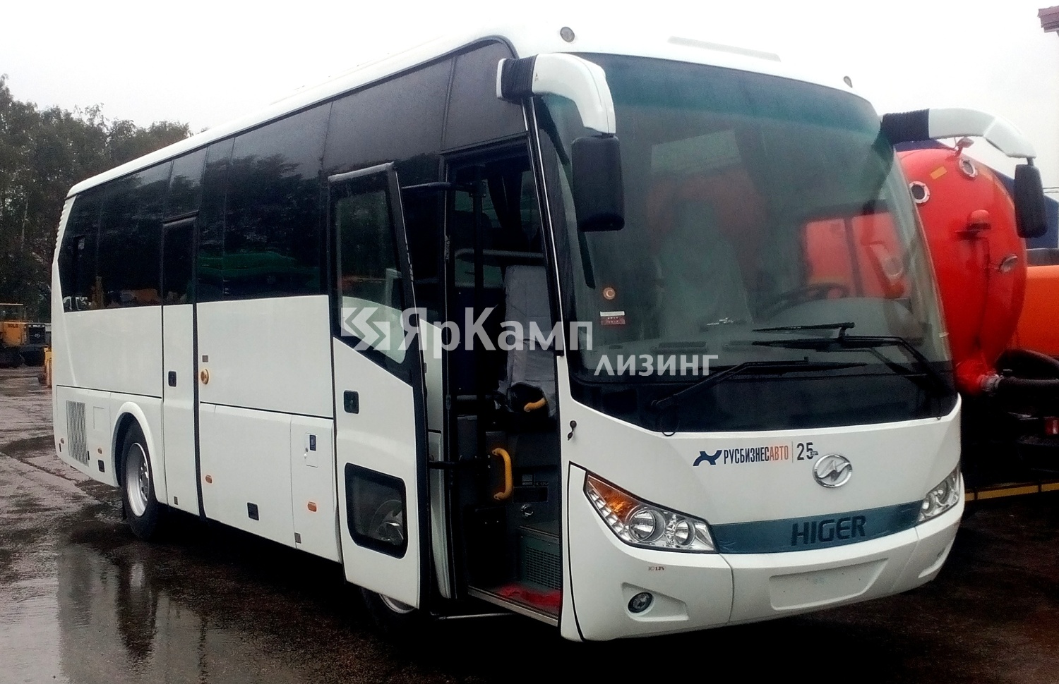Автобус туристический HIGER  KLQ 6928Q передан в лизинг
