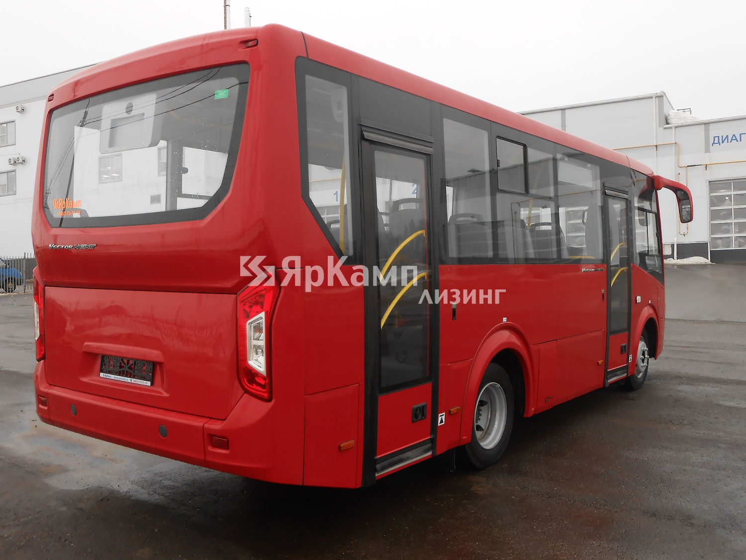 Профинансирован и передан в лизинг первый в Ярославле автобус ПАЗ "Вектор Next" красного цвета