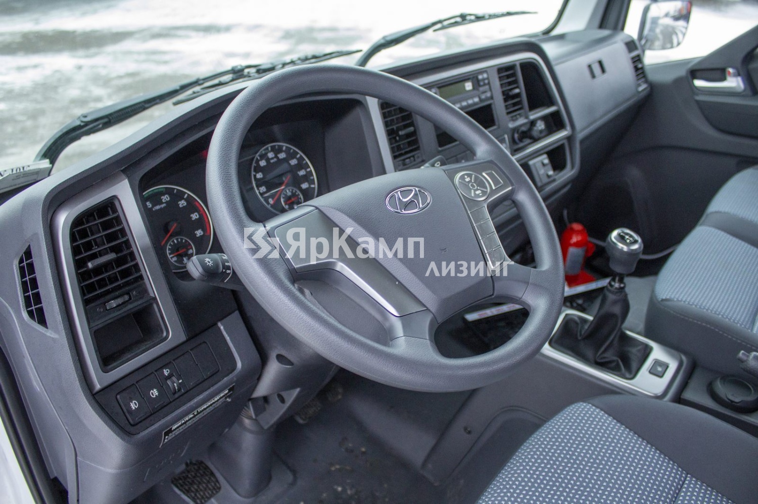 "ЯрКамп-Лизинг" поставил на условиях лизинга бортовой автомобиль на шасси HYUNDAI Mighty EX9 